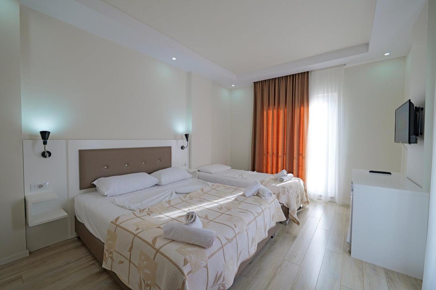 Helia Seaside Hotel Sarandë Exterior foto