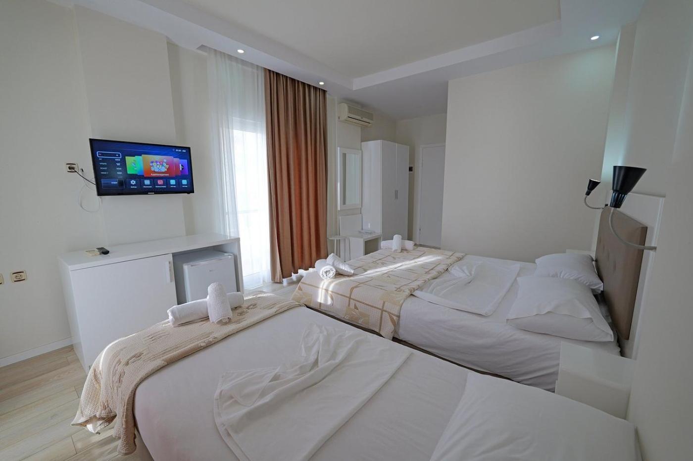 Helia Seaside Hotel Sarandë Exterior foto
